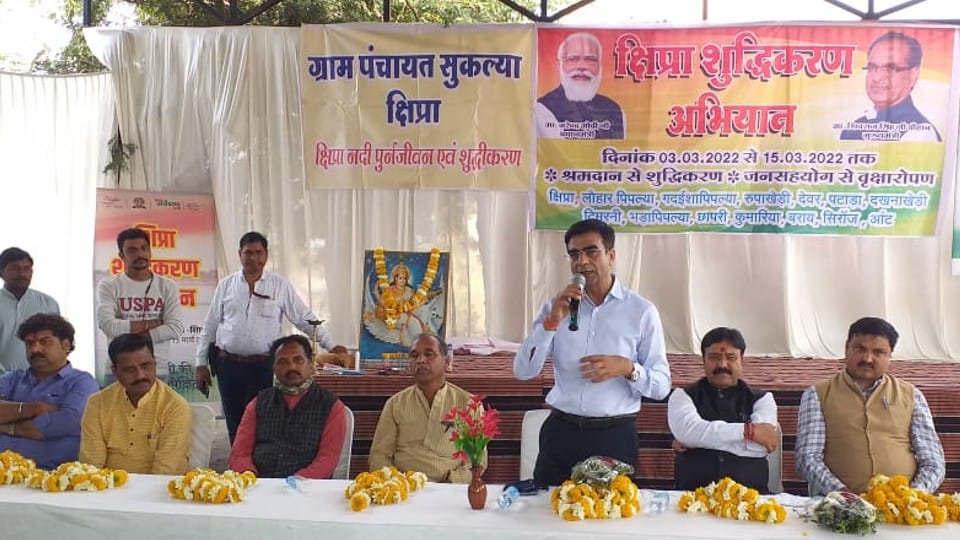 Dewas: Collector ran a shovel, MLA picked up the tag, hoped to beautify the face of Mokshadayini Shipra...