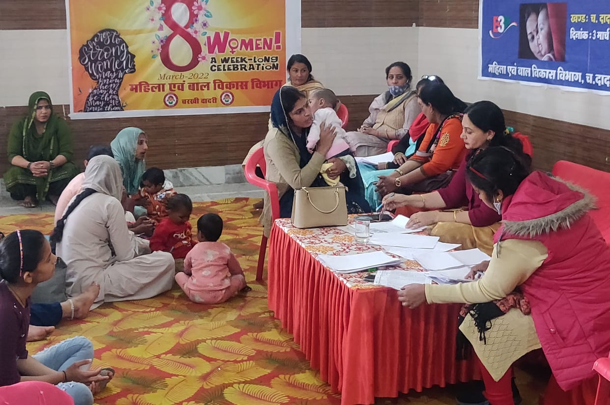 Madhu, Poonam and Kavita got the title of best mother
