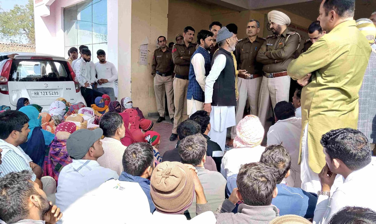 Seven hours of dharna in the police station for the arrest of electricians, an ultimatum for two days