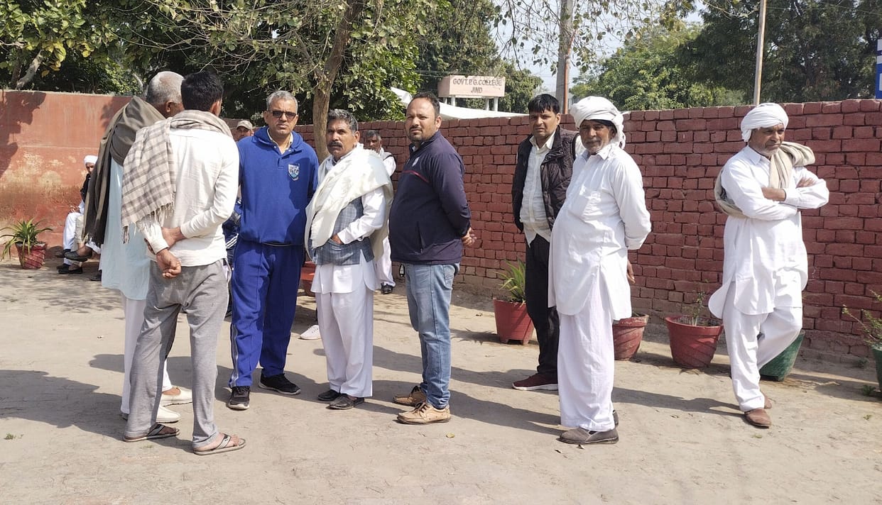 A young man, a resident of Budakheda, riding a bike, was hit by a tractor driver from the front near the Dhathrath canal, the death of the young man
