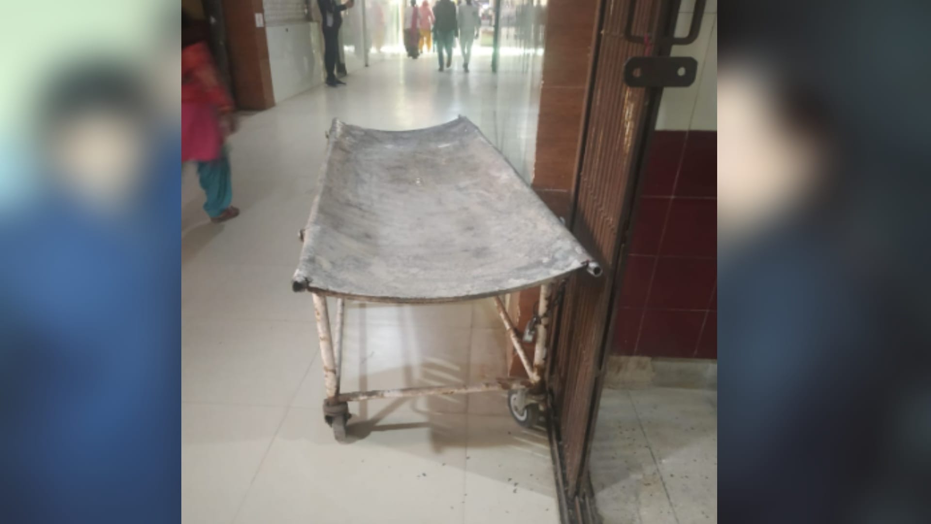 Meerut Hospitals lift do not take patients, stretchers are locked