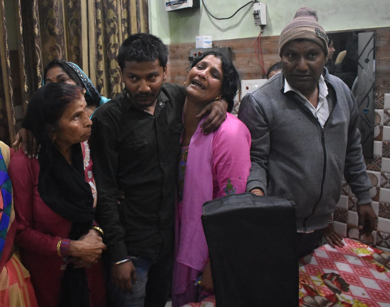 18 lakh stolen from the house of a junk dealer who went to the younger brother's wedding