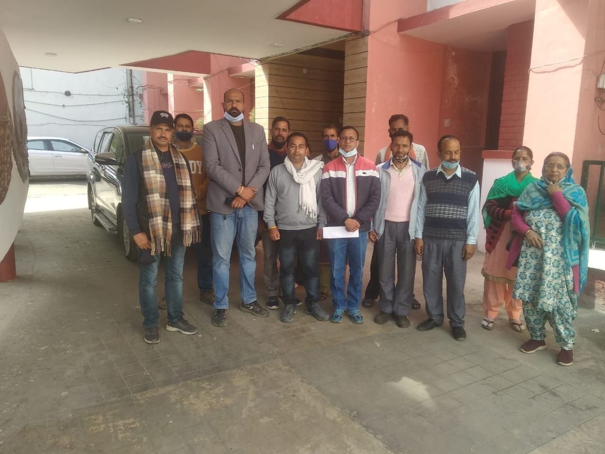 Shopkeepers of Markandeya temple submitted a memorandum to the Deputy Commissioner