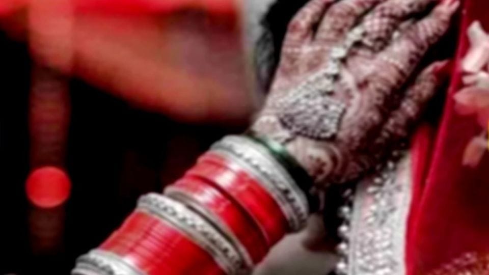 Cousin brothers took away the bride from the mandap in Shahjahanpur