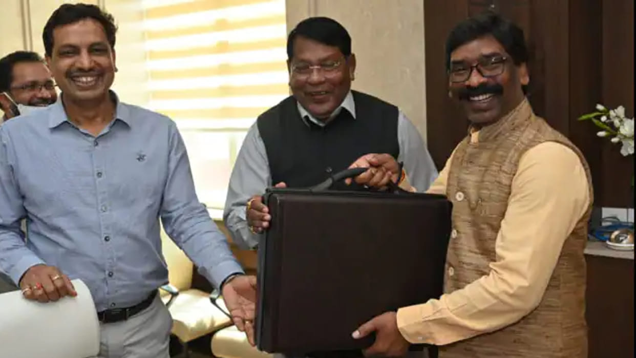 Jharkhand: finance minister presented budget of 2022-23 in Jharkhand assembly