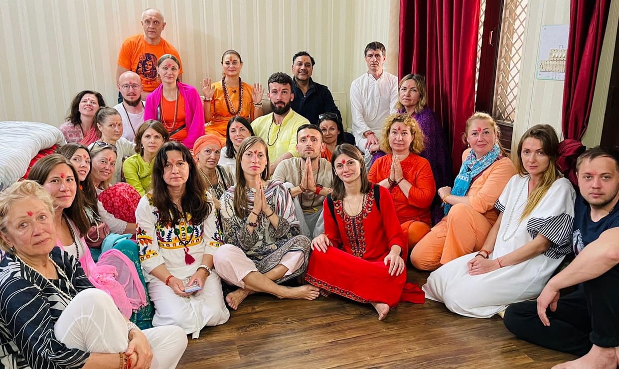 Russia Ukraine War: Russia and Ukraine delegation prays for peace in Ancient 'Mukadma Jeetao Hanuman Temple' at Kankhal