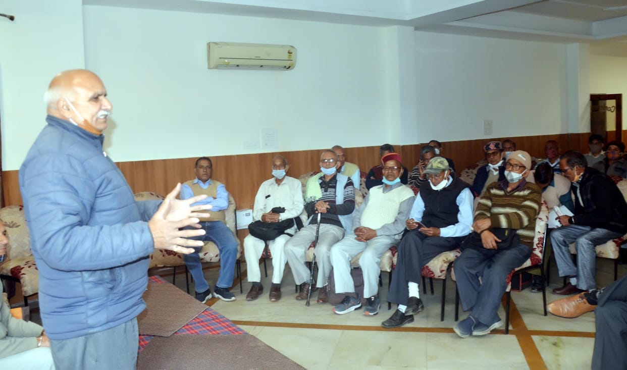 Two pensions to retired employees from corporations, boards, otherwise they will struggle: committee