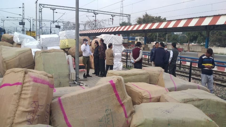 gst team raided at railway station in Kasganj
