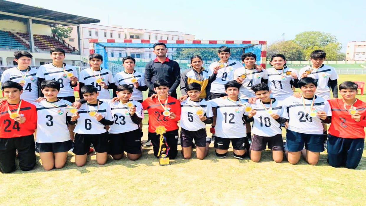Himachal won silver medal in sub junior handball competition