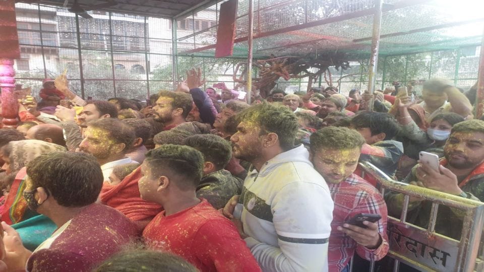 Holi celebration starts in the Rang Mahal of Nidhivan in Vrindavan