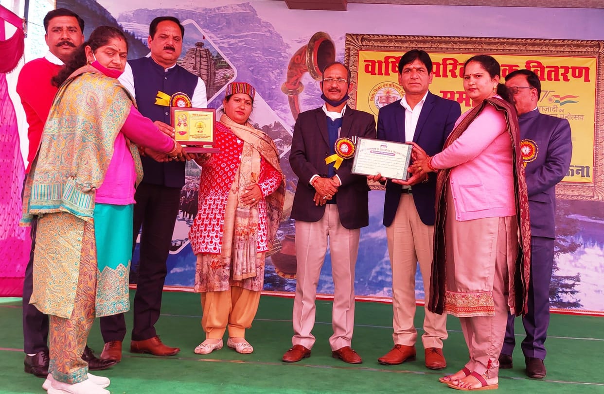 prabhatnaveet and rogit win best prise of best student in  dehla  diet una