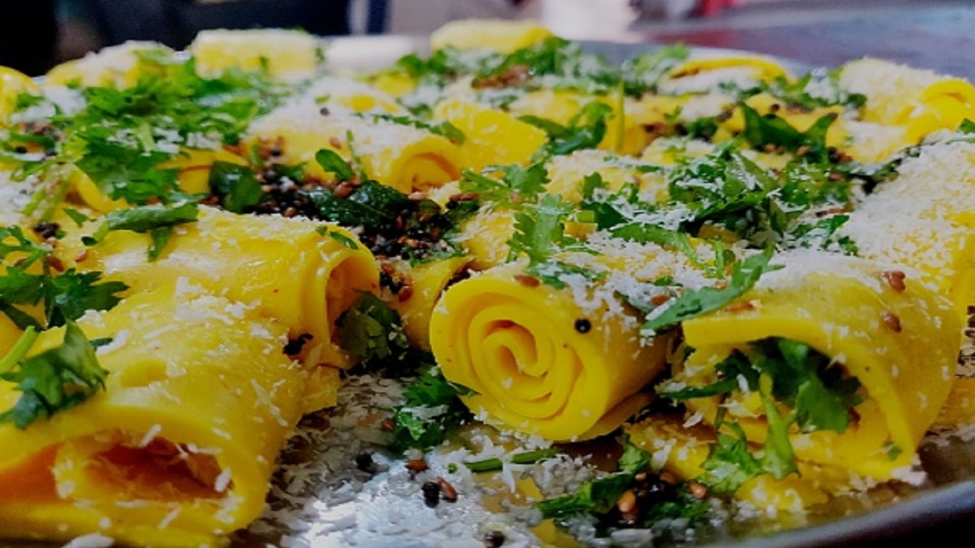 gujrati dish khandvi perfect for morning brakfast here is the recipe