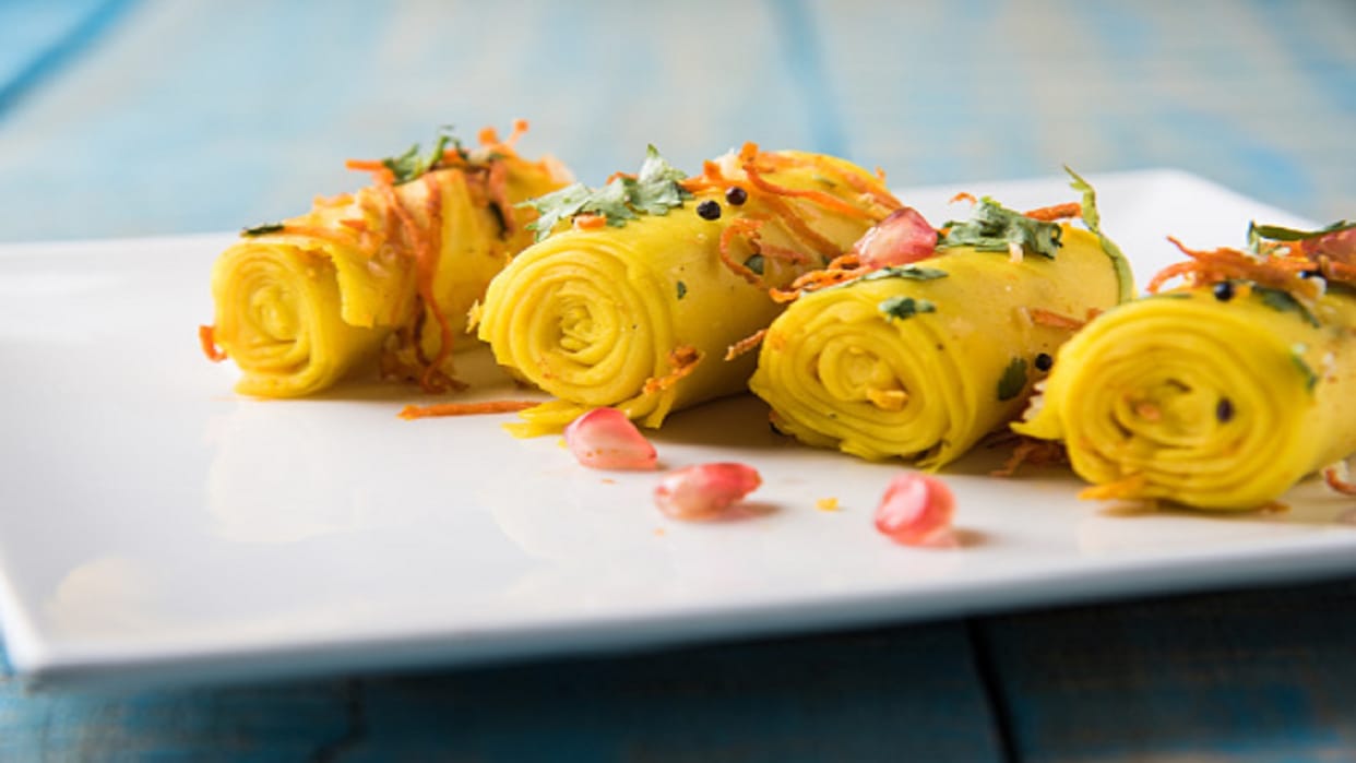 gujrati dish khandvi perfect for morning brakfast here is the recipe