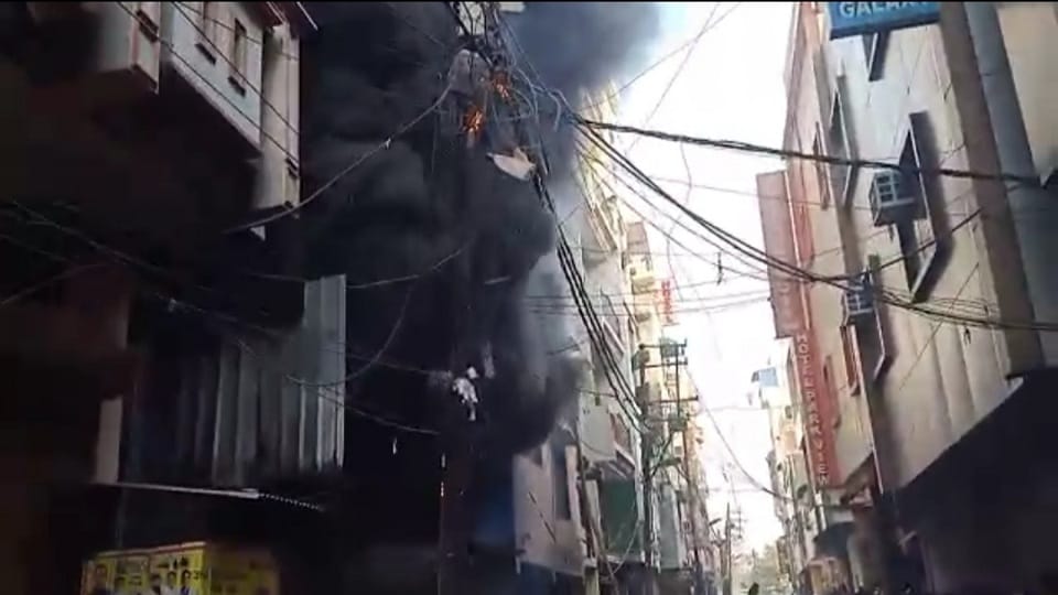 fire in namkeen factory due to short circuit in kanpur