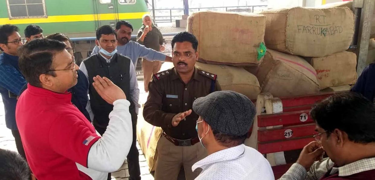 Clothes were being brought after stealing GST, 210 pieces were confiscated