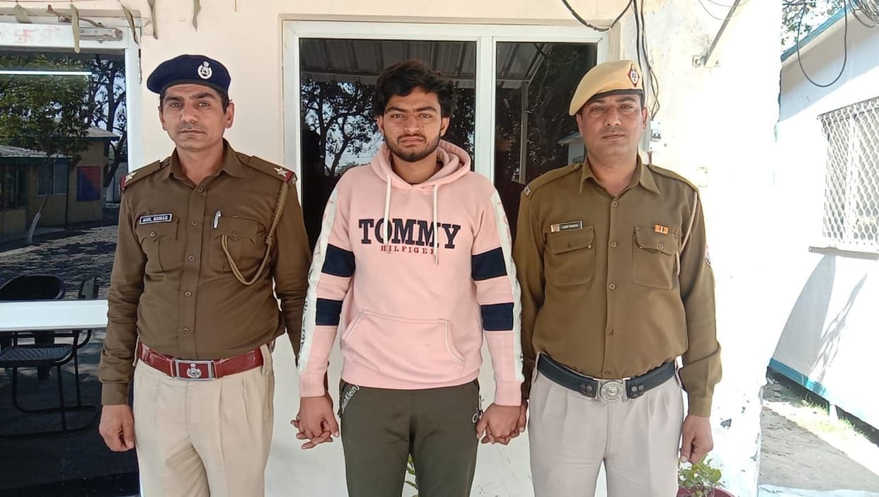 Accused of robbing cash from petrol pump arrested with illegal weapon