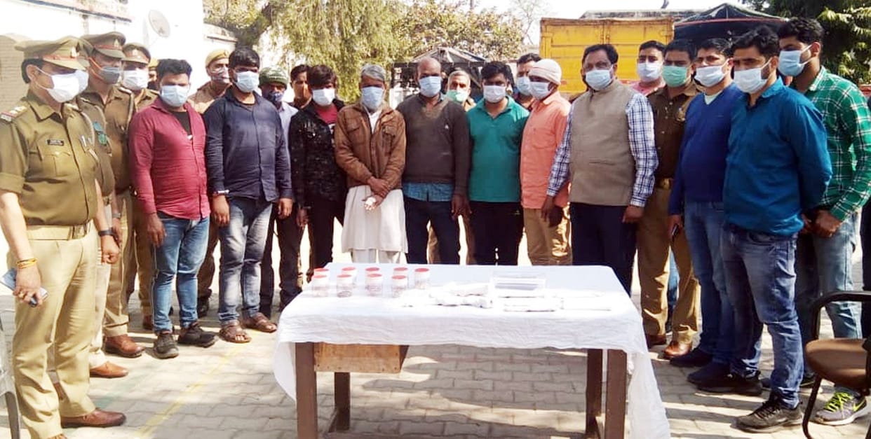 Eight miscreants arrested along with the Saraf of Budhana