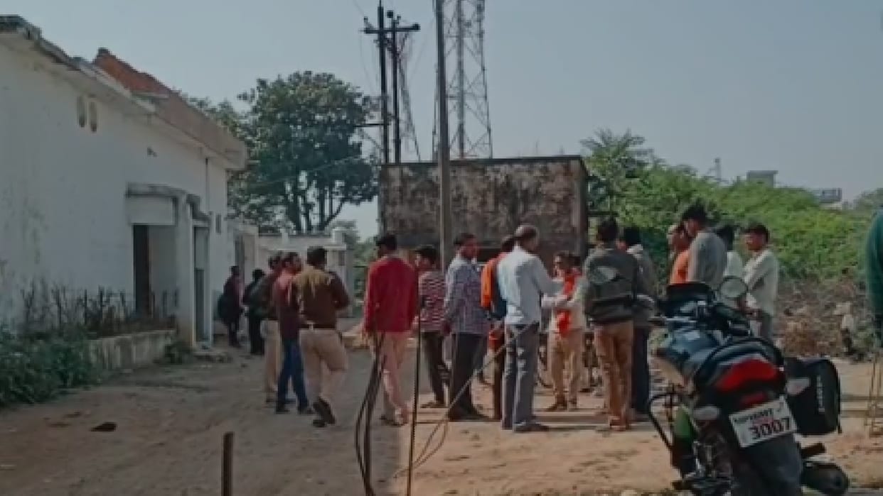 Chhatarpur: Lover-girlfriend ran away, in anger, the girl's family members beat up the parents of the young man, then the couple hanged themselves