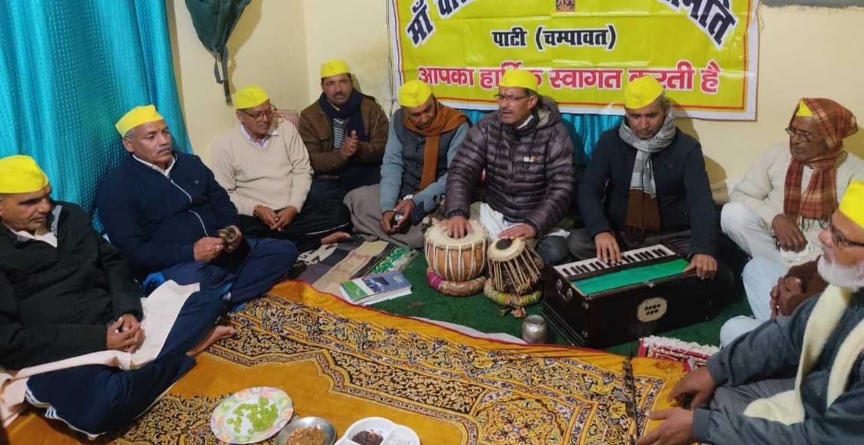 Holyar danced in the color of the faag till late in the night