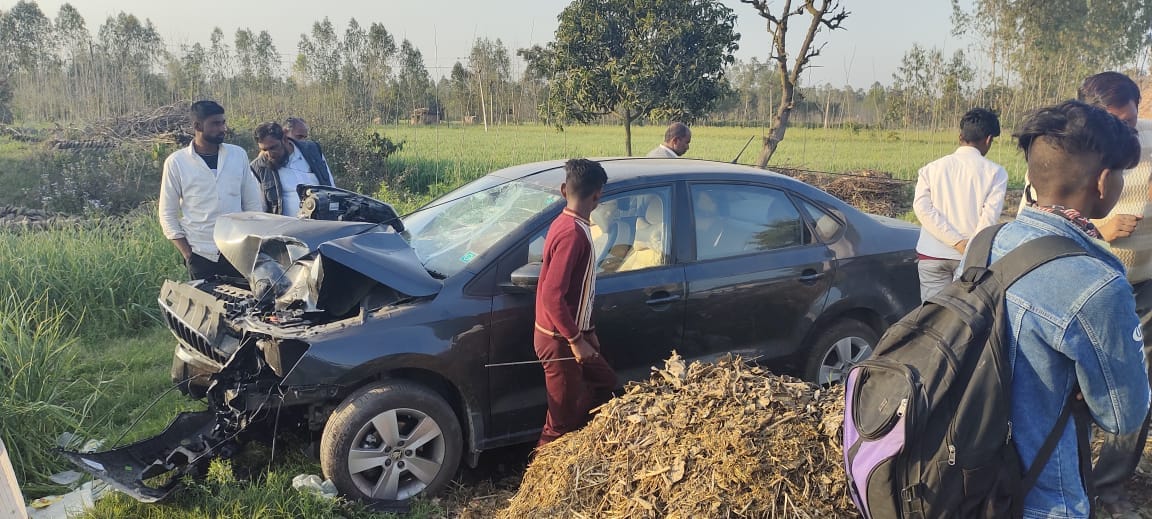 Bike riding postman dies due to car collision on Doon Highway