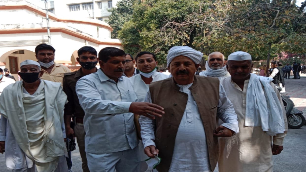 UP: BKU President Chaudhary Naresh Tikait appeared in court