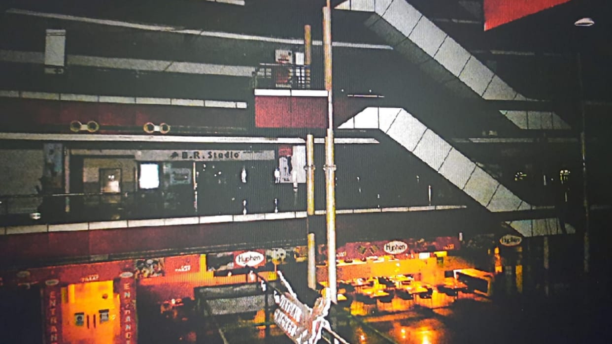Meerut News: Chiller plant line explodes in Shopricks mall  people are scared of the dark