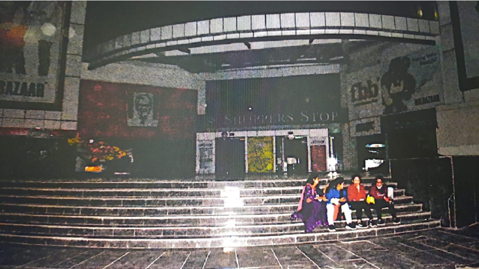Meerut News: Chiller plant line explodes in Shopricks mall  people are scared of the dark