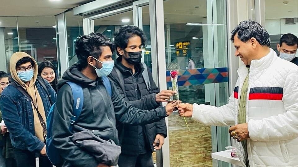 Union Minister of State Kailash Choudhary welcomed Indians returned from Ukraine at Indira Gandhi Airport