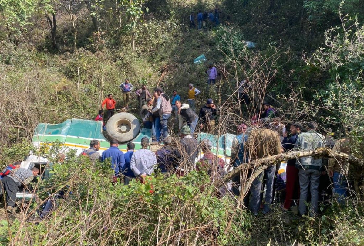 HRTC Bus accident in Sarkaghat Mandi Himachal Pradesh woman killed many injured