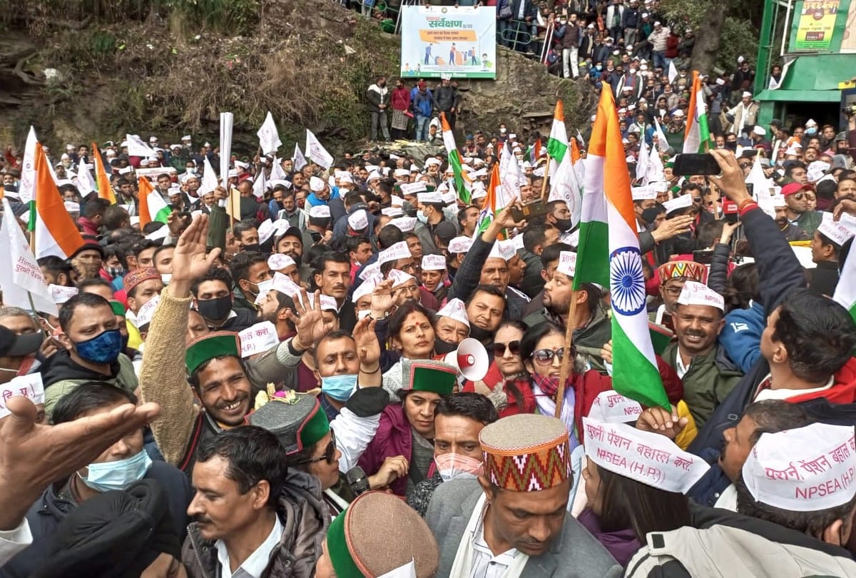 Himachal govt employees protest for old pension scheme in shimla
