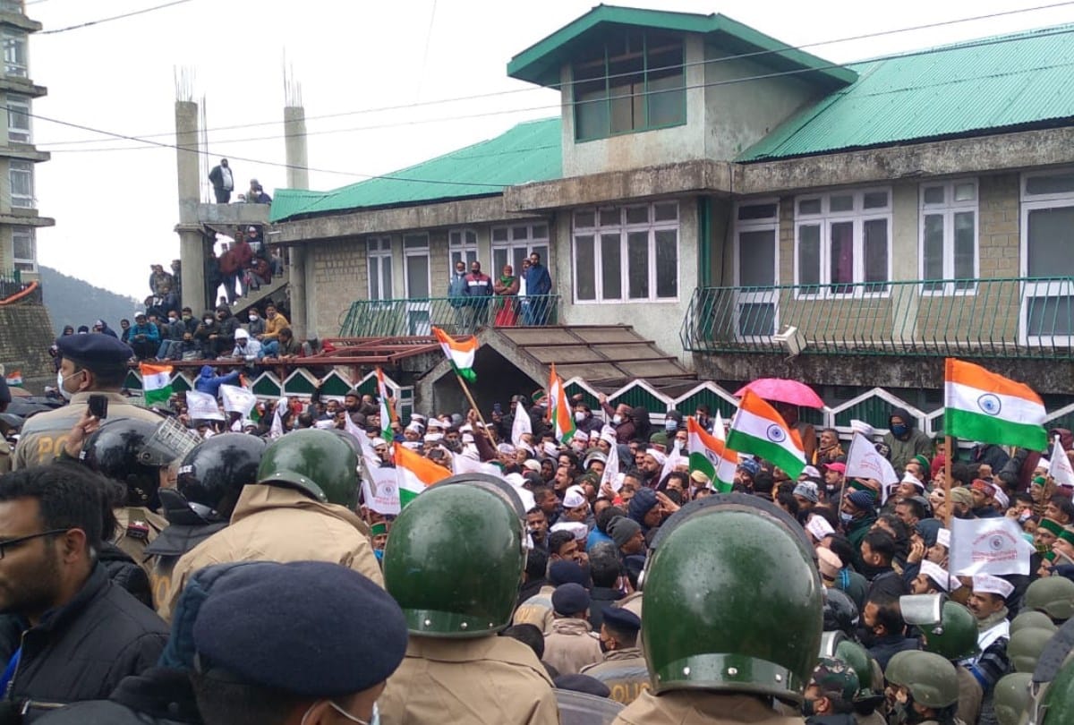 Himachal govt employees protest for old pension scheme in shimla
