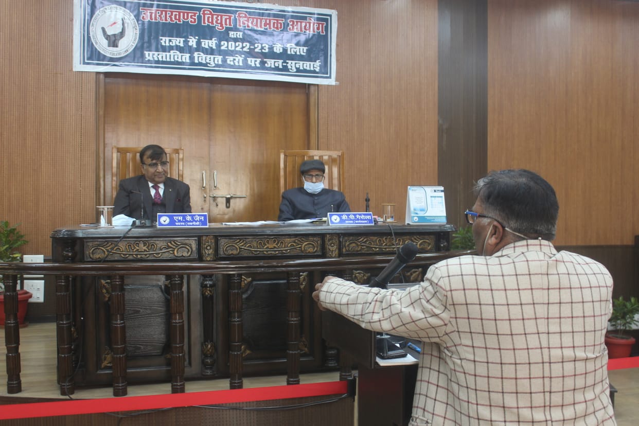 Public hearing: People said - energy corporation employees waste the electricity, why do the public bear the burden