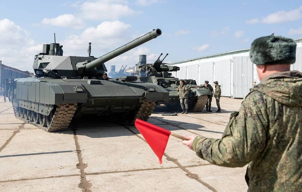 Russia Ukraine Crisis : Ukraine Independence Day, deployed weapons on border, fear of heavy bombing shelling