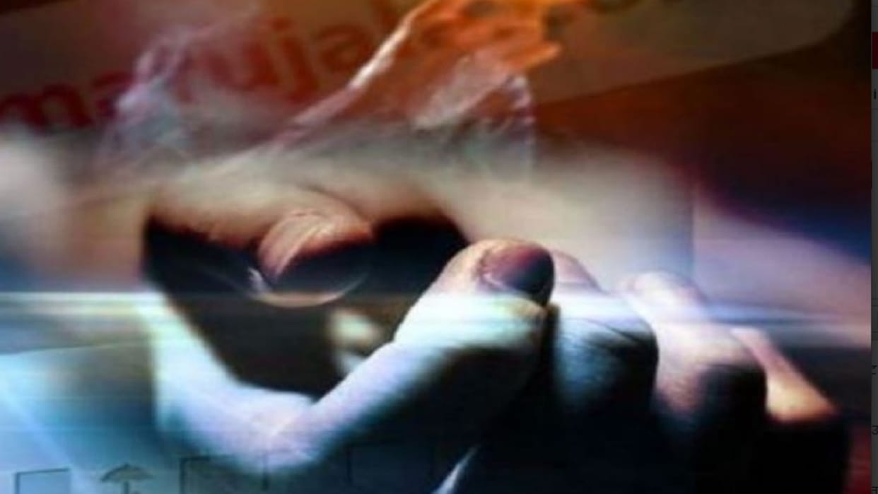 A man commits suicide in Aliganj Lucknow.