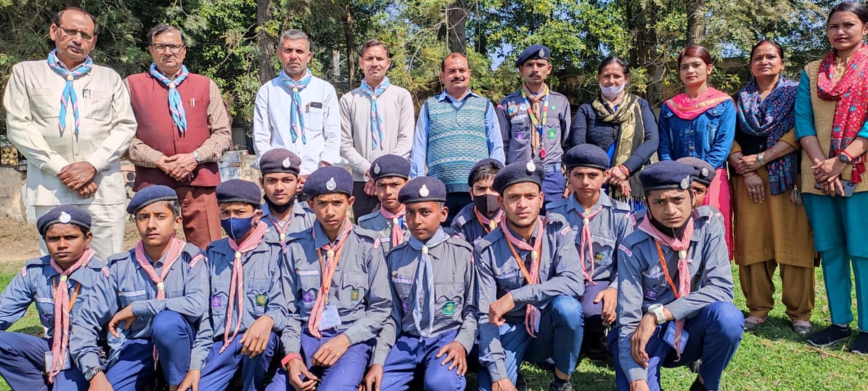 First aid taught in Scout-Guide camp