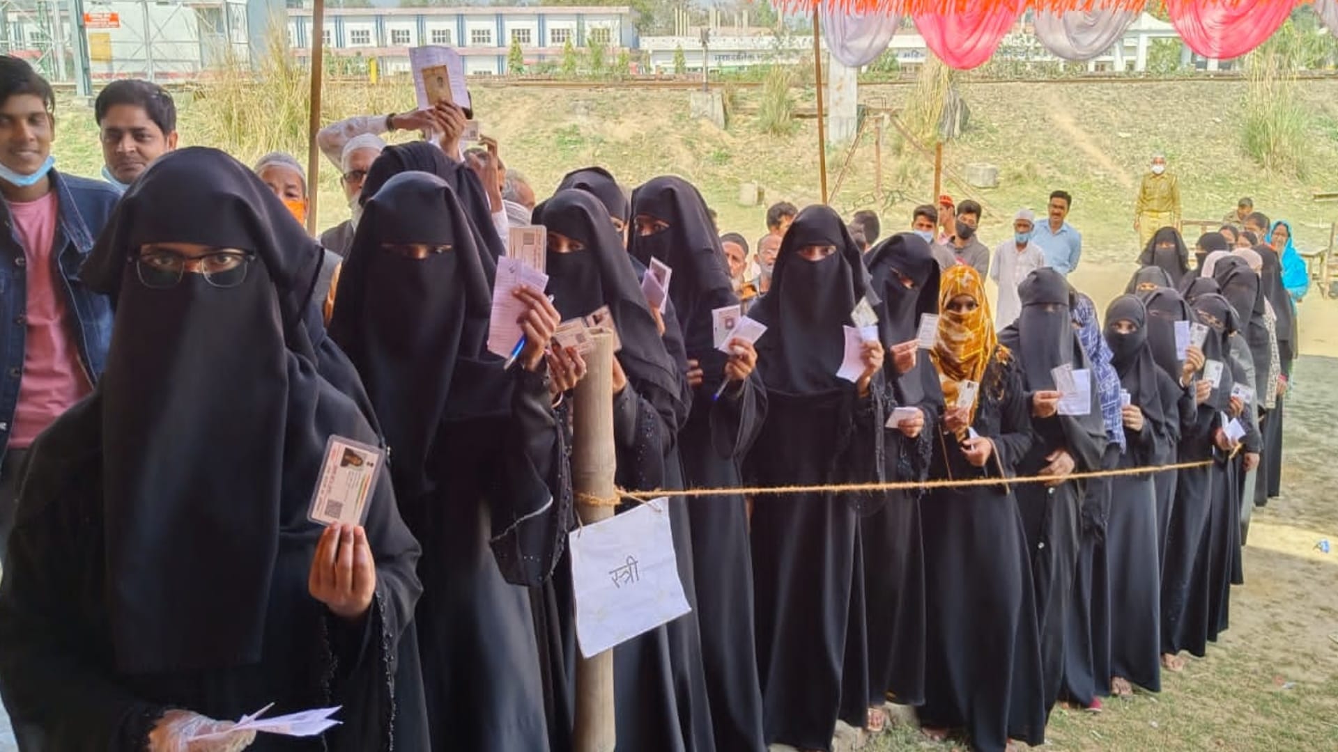 UP Election 2022 6th phase voting continues on 57 seats see all in photos