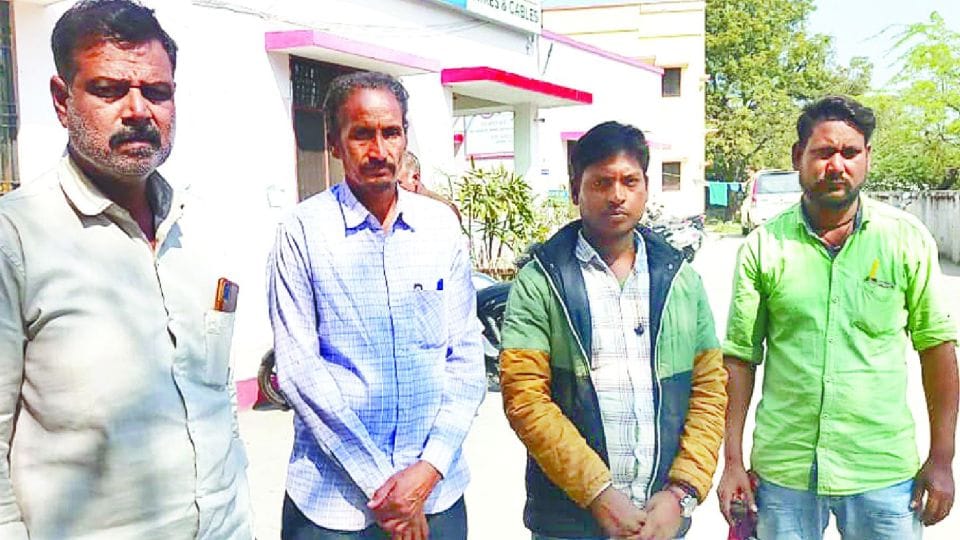 man arrested for fraud with unemployed youth in the name of jobs in agra