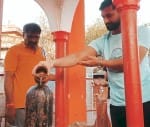 फोटो नंबर- 13 - यूक्रेन से लौटे आकाश गुप्ता ने घर पहुंचने पर पिता रामबाबू के साथ सबसे पहले मंदिर में ?