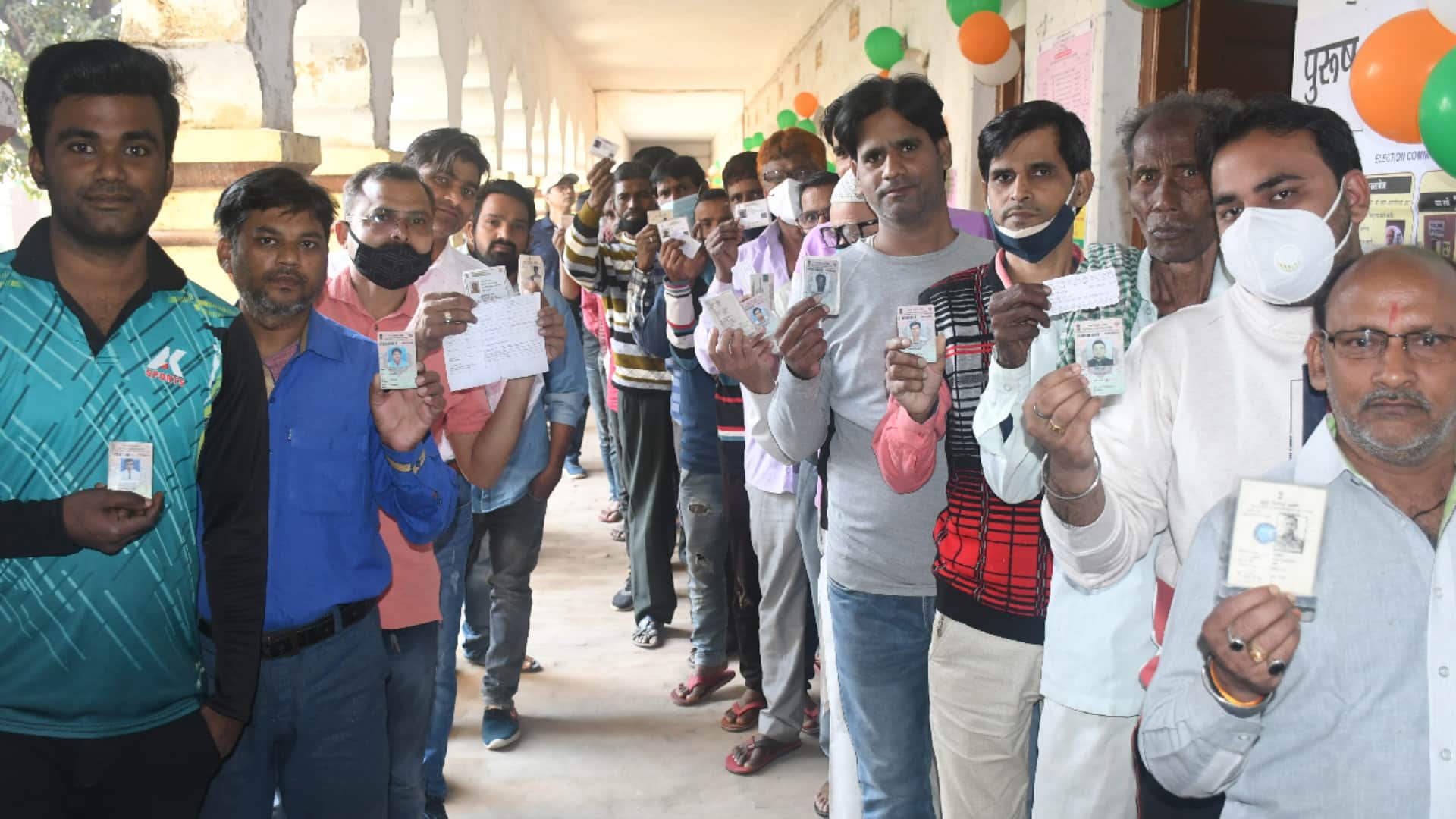 57 percent vote polling in Gorakhpur between promptness and silence