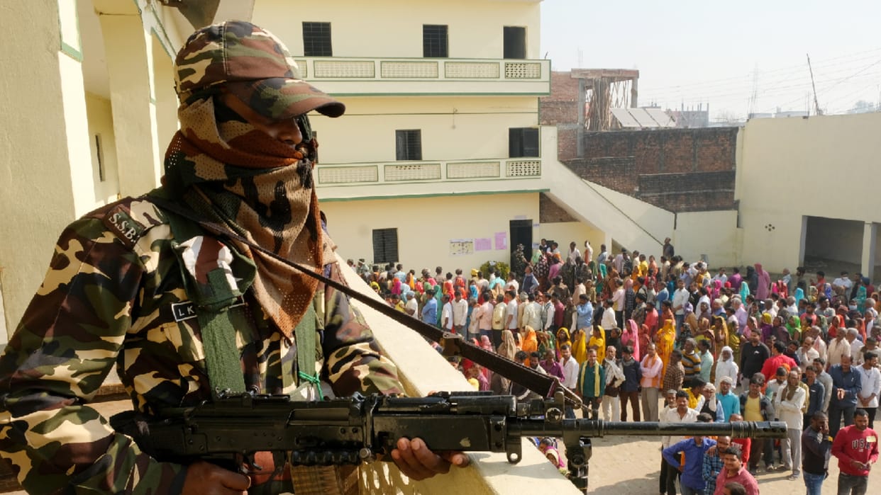 57 percent vote polling in Gorakhpur between promptness and silence