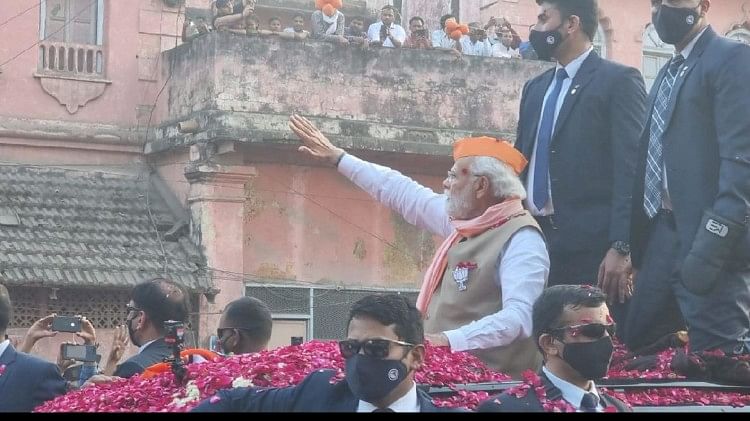 पीएम मोदी का मेगा शोसड़कों पर उतरा हुजूम काशी विश्वनाथ धाम में पूजा अर्चना के बाद प्रधानमंत्री 1629