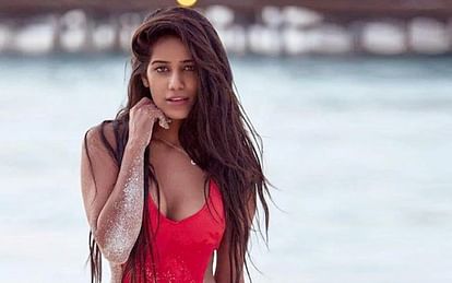 Poonam Pandey Passed Away Know Unknown Facts About Lock Upp Fame Life Career And Struggle