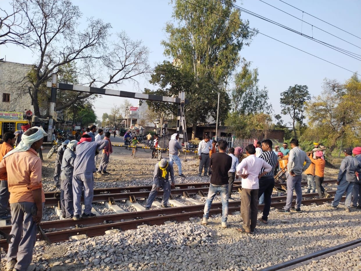 ajgain railway crossing closed for route repairing