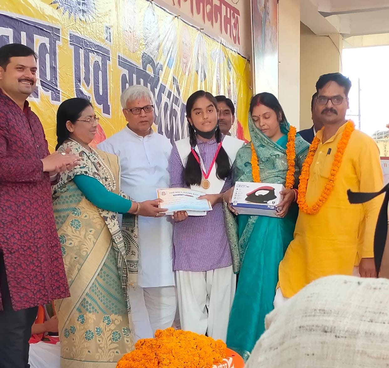 Meritorious students and their mothers were honored