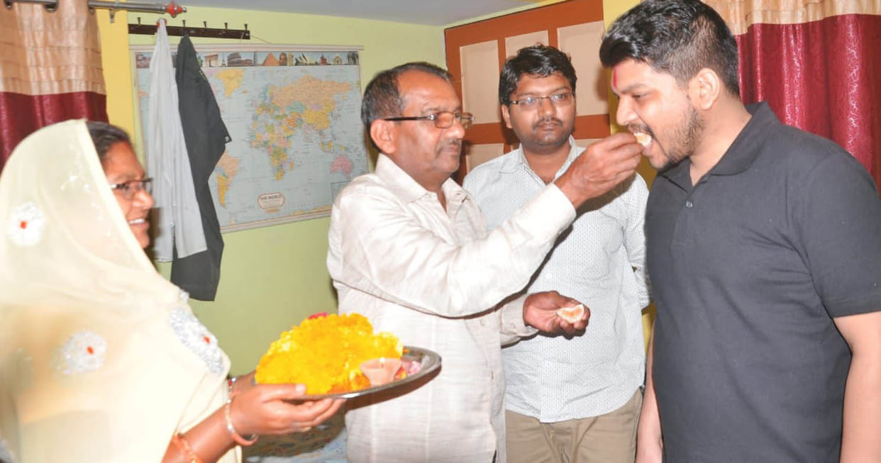 Another son of Banda came home, mother performed aarti