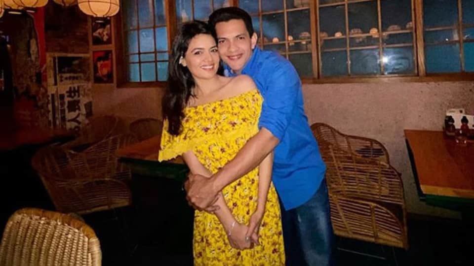 Aditya narayan gave first glimpse of her baby daughter Tvisha narayan by sharing first photo with her