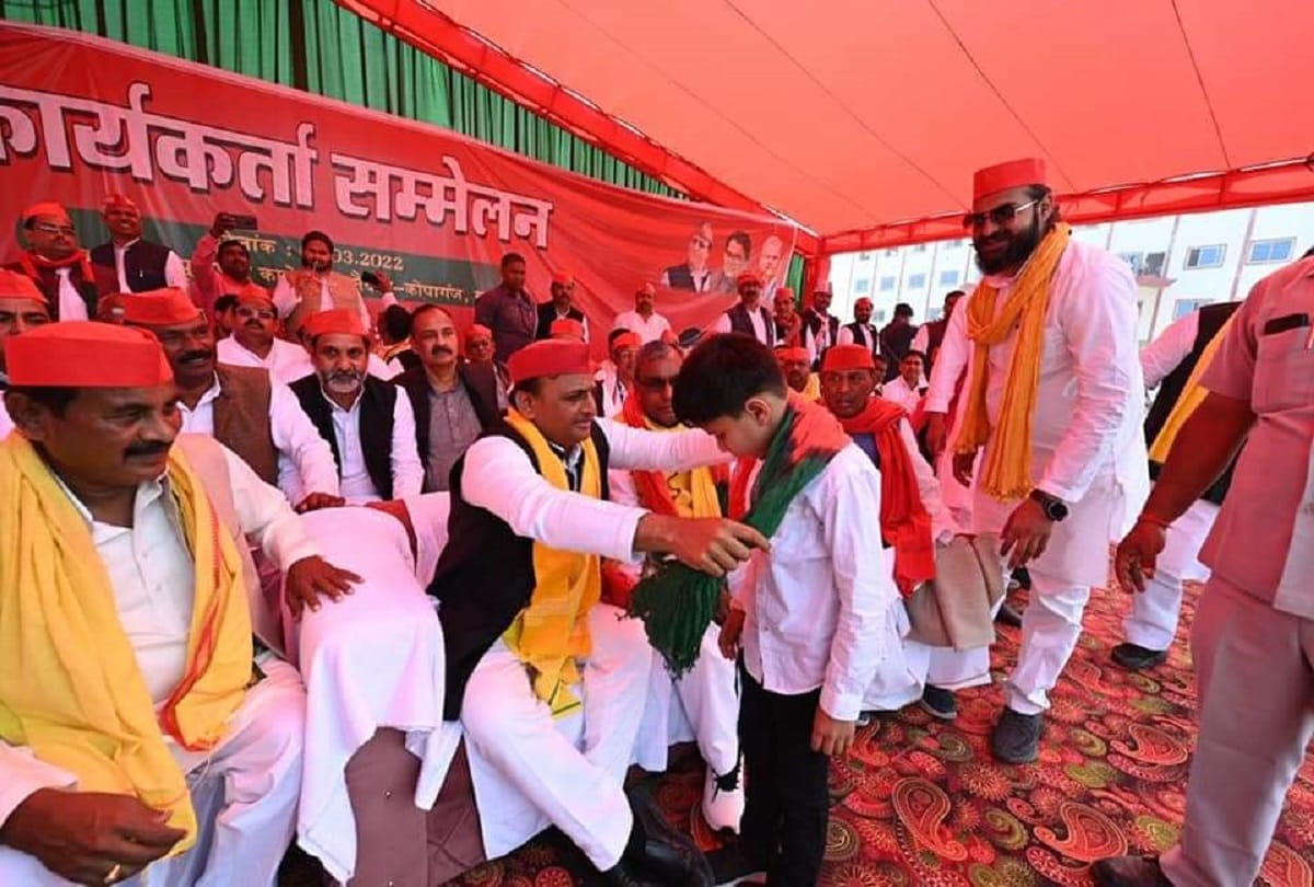 UP Assembly Election 2022 akhilesh yadav rally in mau with muktar ansari son abbas ansari said BJp senior leaders telling lie