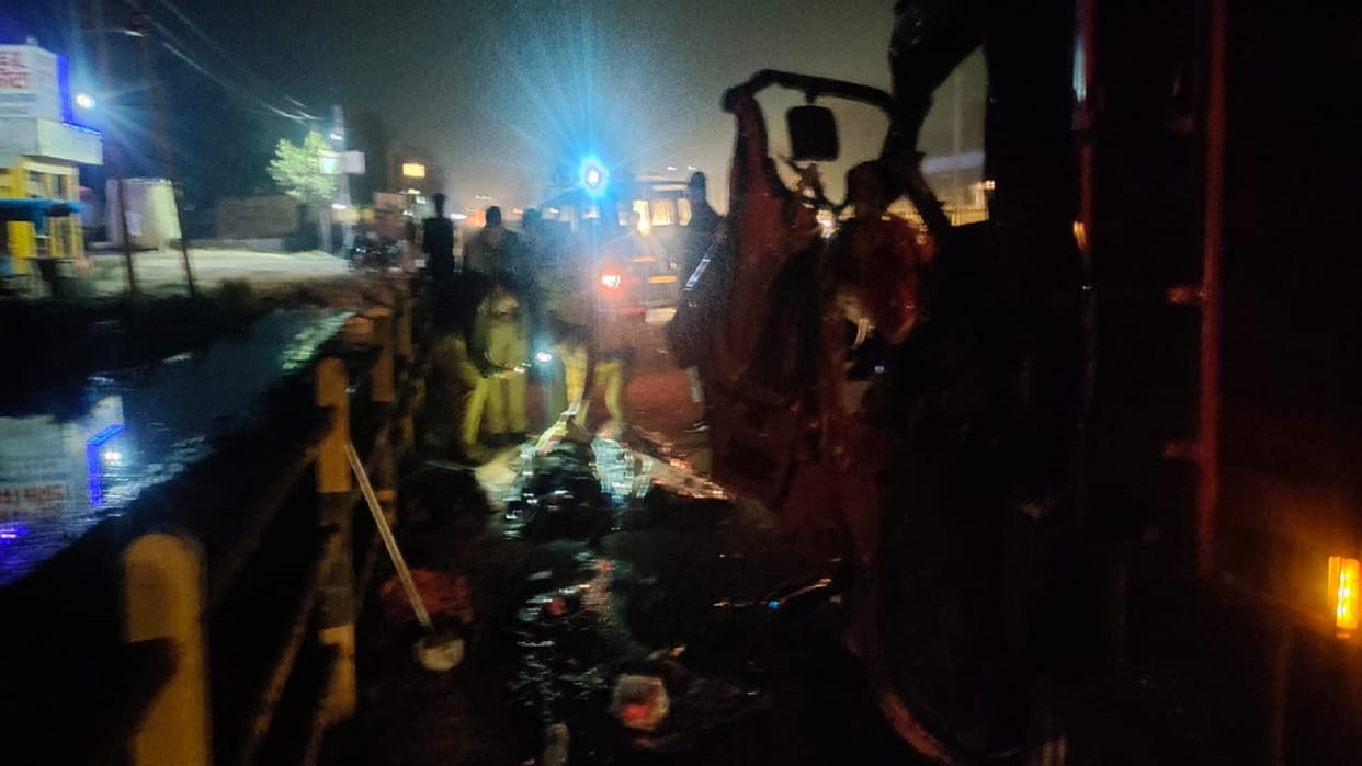 Agra: Wife and child killed constable injured in truck-canter collision