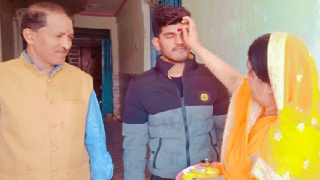 Harimohan and Manushran came from Ukraine after war