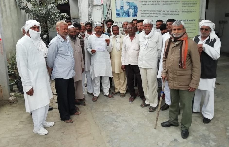 Demonstration of farmers at Sanauli Khurd police station